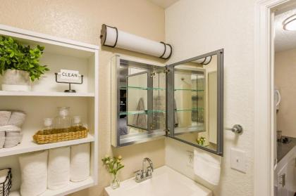 InTown Suites Extended Stay Orlando FL – Presidents Dr - image 3